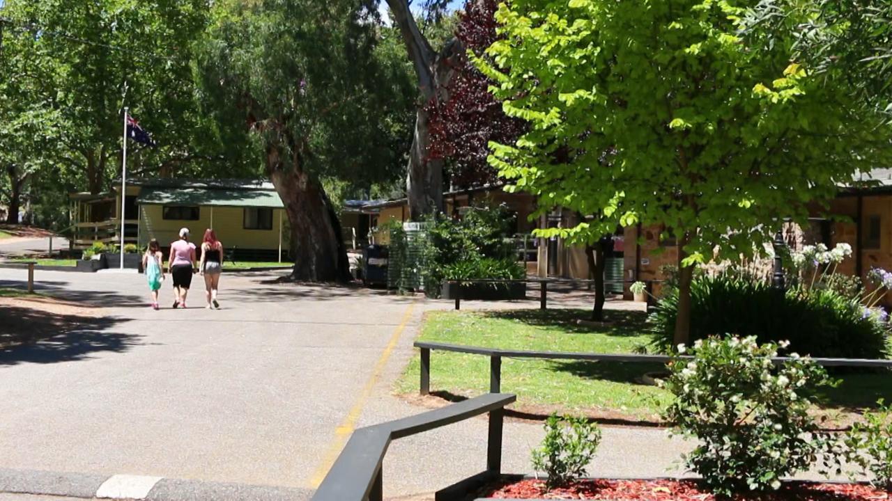 فندق Adelaide Brownhill Creek Tourist Park المظهر الخارجي الصورة